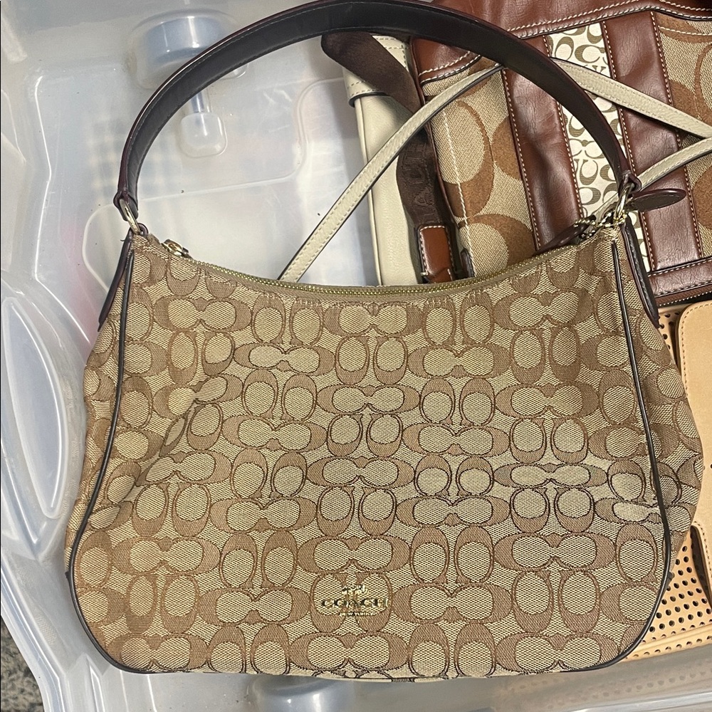 Coach Tan Signature Shoulder Bag🔥